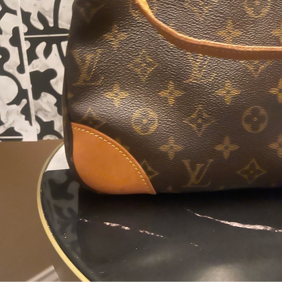 EUC Louis Vuitton Boulogne 35 - Picture 2 of 13